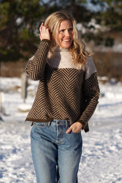 Cálido suéter de cuello alto bicolor para mujeres, de algodón suave, esencial para la moda de invierno/otoño.