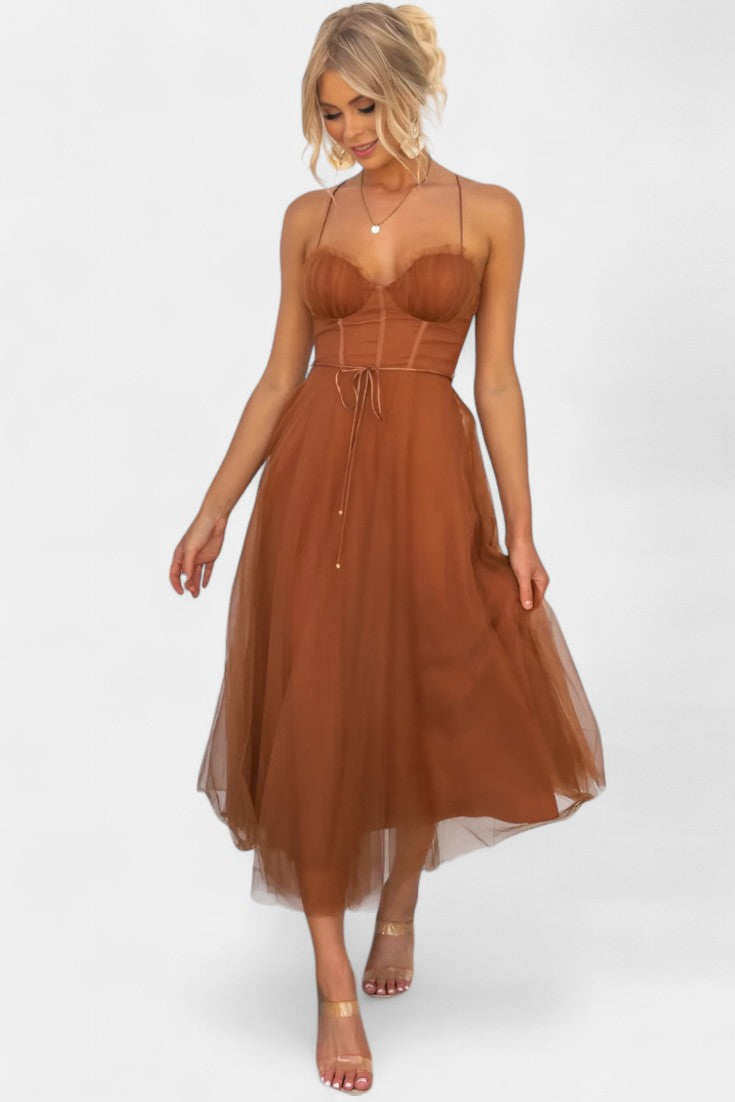 Vestido cóctel midi Eileen, diseño elegante para eventos especiales.