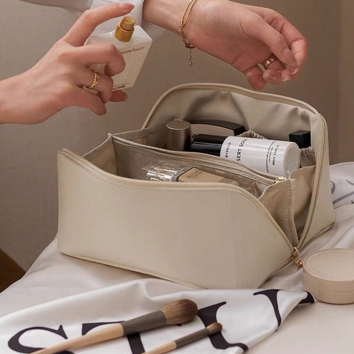 Neceser de belleza de viaje de PU. Guarda tus cosméticos esenciales y maquillaje de mujer con estilo.