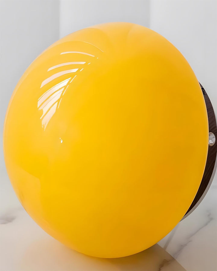 Lámpara colgante ámbar, estilo moderno, luz cálida, un elemento decorativo clave para tu sala de estar.