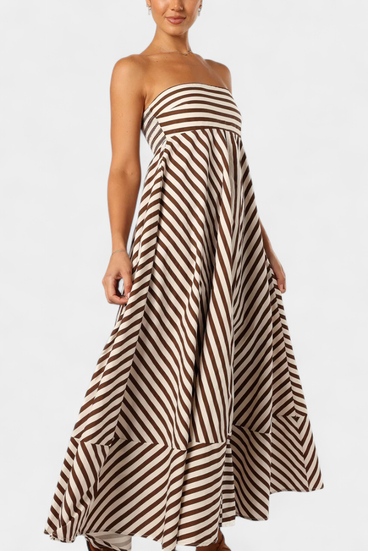 Maxi vestido rosa convertible para mujer, con detalle arrugado. Perfecto para look casual de verano o fiesta.