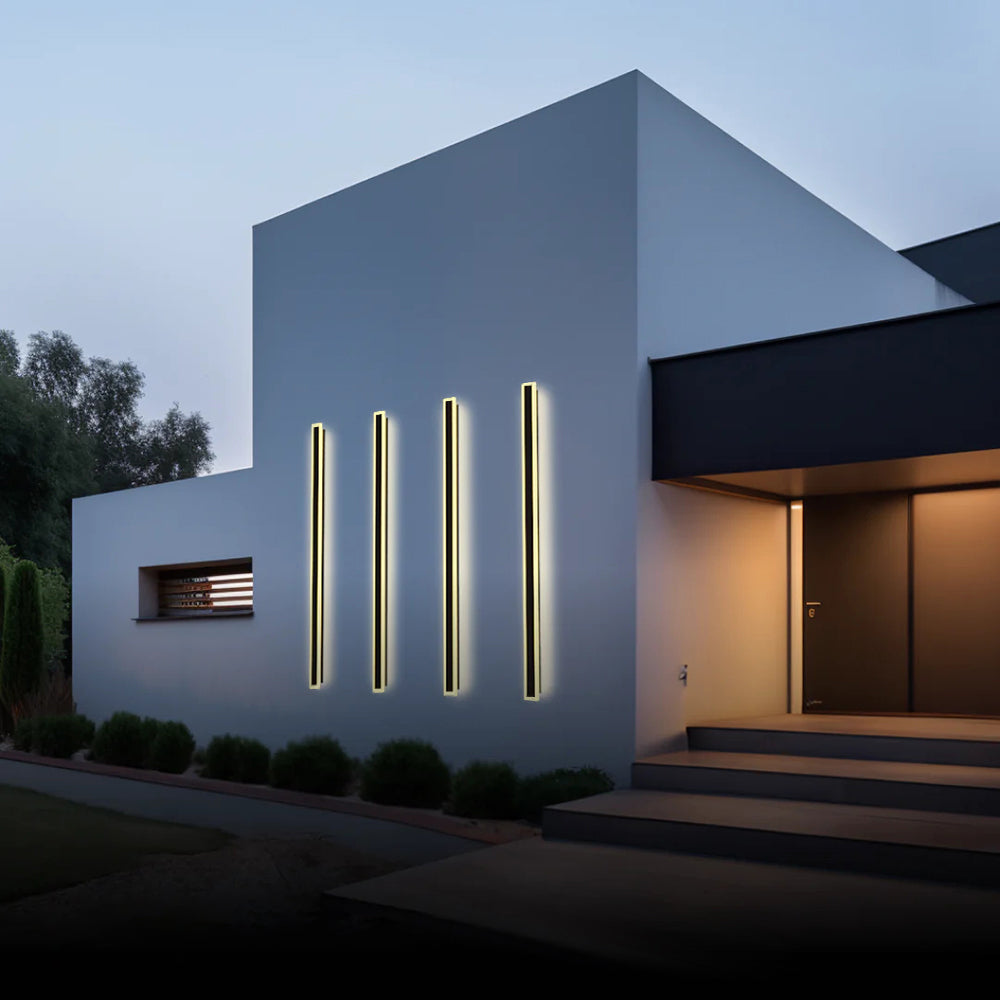 Lámpara pared exterior LED lineal con sensor de movimiento, seguridad y estilo moderno para fachada.