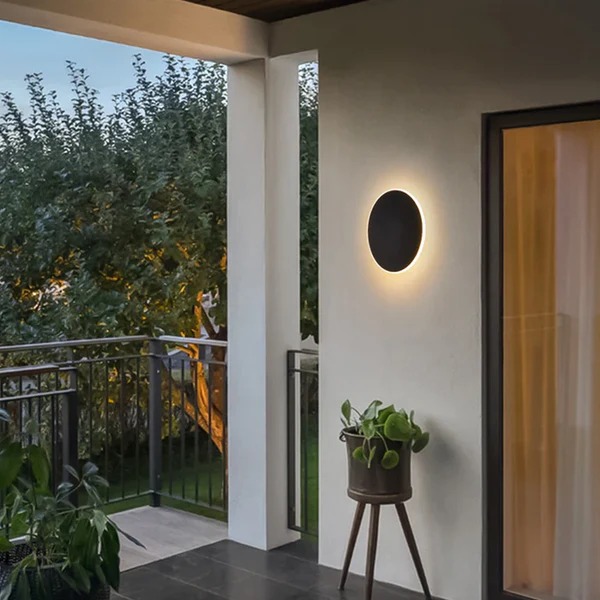 Aplique moderno LED IP65, luz redonda para jardín. Iluminación decorativa y duradera.