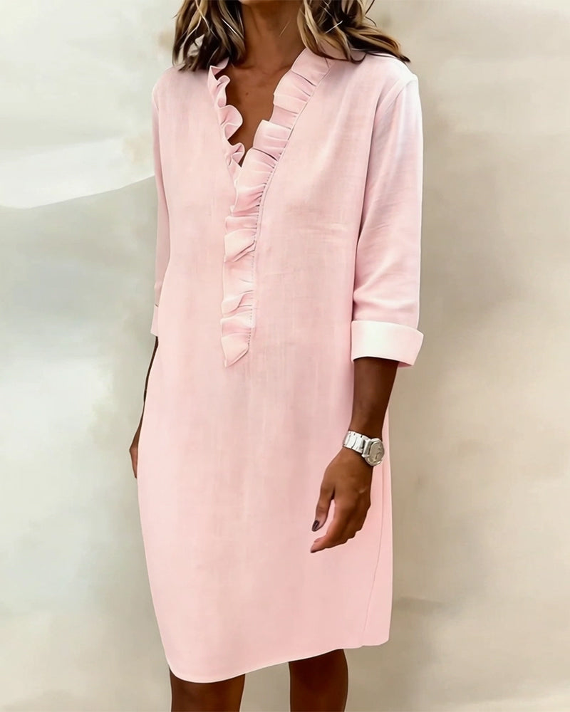 Ropa femenina: vestido de mujer con escote V, volantes y estilo casual cómodo. Ideal para el verano.