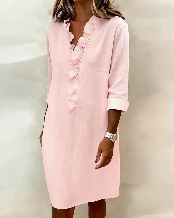 Ropa femenina: vestido de mujer con escote V, volantes y estilo casual cómodo. Ideal para el verano.