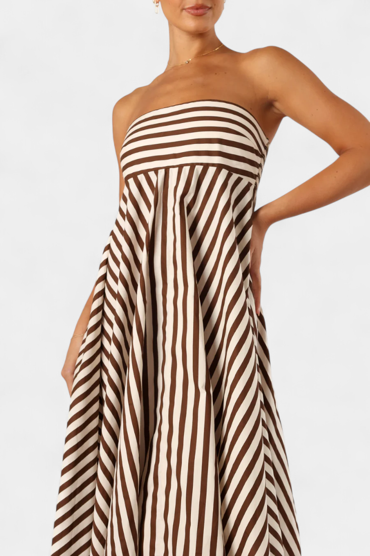 Vestido maxi convertible rosa para mujer, adaptable para día o noche. Diseño sin tirantes y chic.