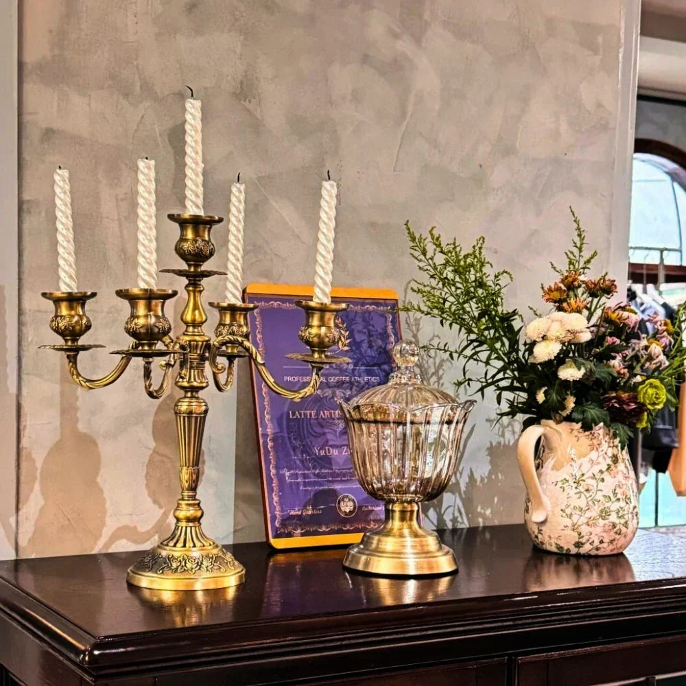 Lámpara de araña con porta velas, metal plateado, diseño europeo para decoración de salón.