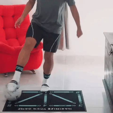 Programa Pro de entrenamiento de fútbol con tapete 2x2m. Mejora tus habilidades en casa.