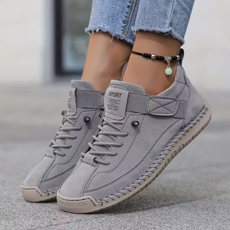 Zapatillas deportivas para mujer, comodidad ergonómica, estilo moderno y bienestar al caminar.