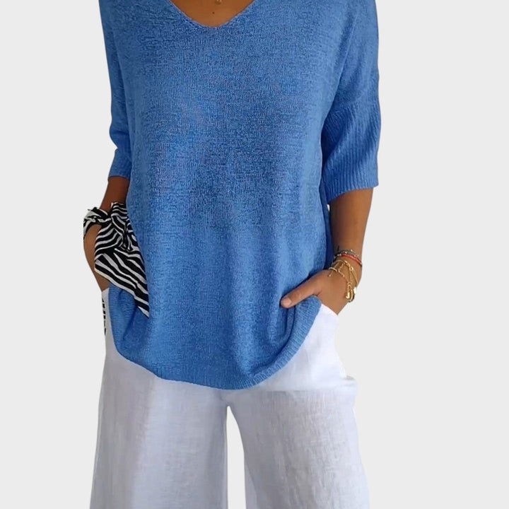 Suéter femenino con escote en V. Diseño versátil y elegante que ofrece comodidad para un look casual moderno.