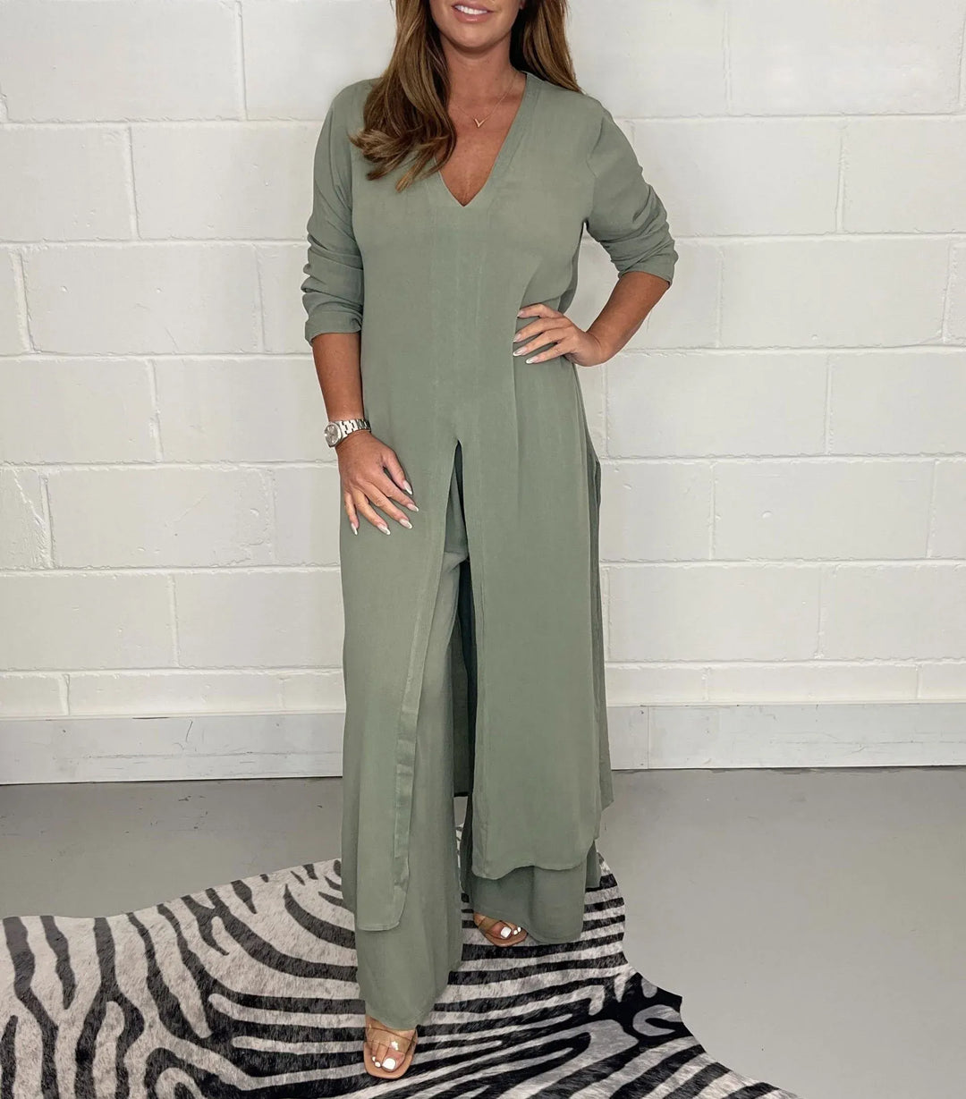 Conjunto de punto cómodo para mujer: blusón casual y pantalón loungewear, ideal para relax y otoño-invierno.