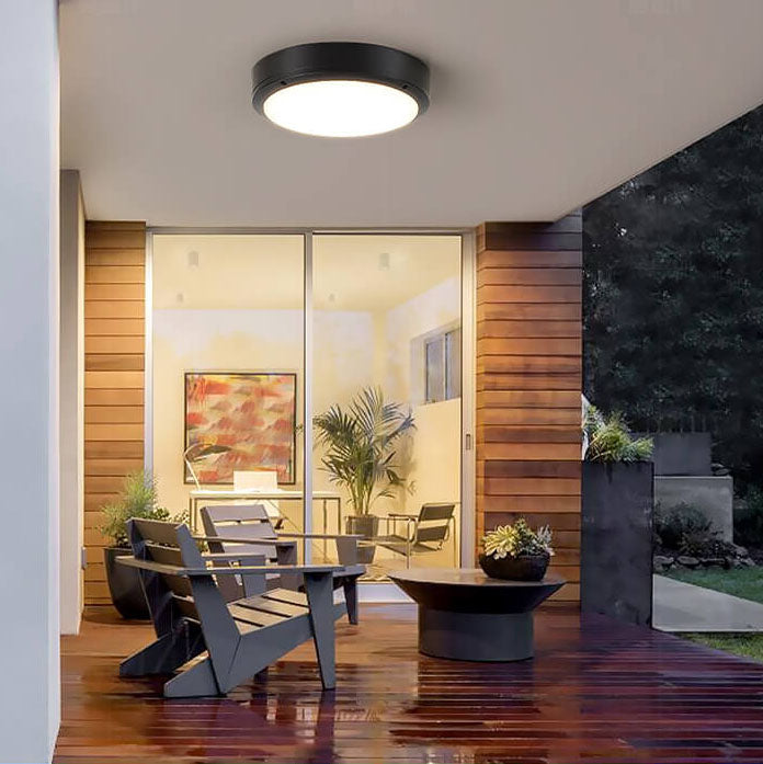 Lámpara de techo LED redonda para exterior, ilumina porche y terraza con estilo moderno.