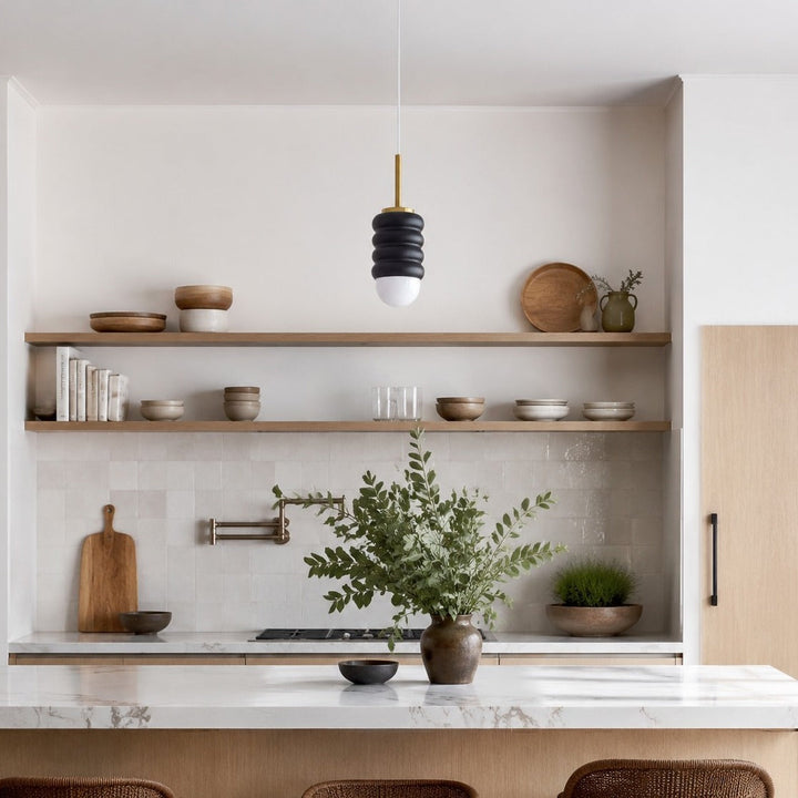Lámpara colgante moderna de hierro acanalado, toque minimalista para sala de estar.