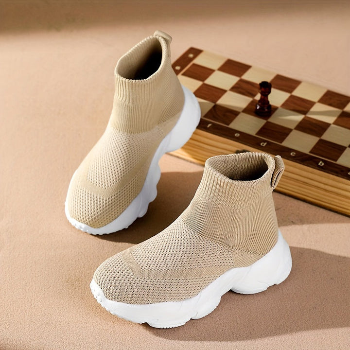 Zapatillas para niños con diseño tipo calcetín, suela antideslizante para mayor seguridad en el juego.