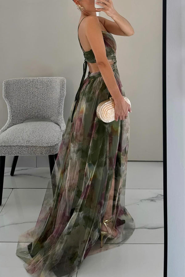 Elegante vestido largo floral para mujer, con caída fluida. Moda veraniega chic para cualquier celebración.