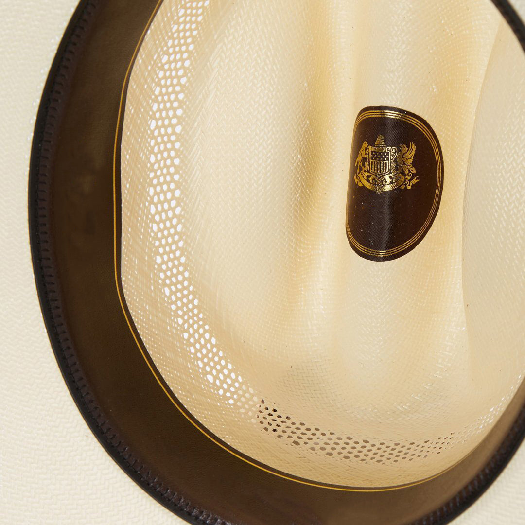 Protección solar con estilo: sombrero cowboy de paja natural para hombre.