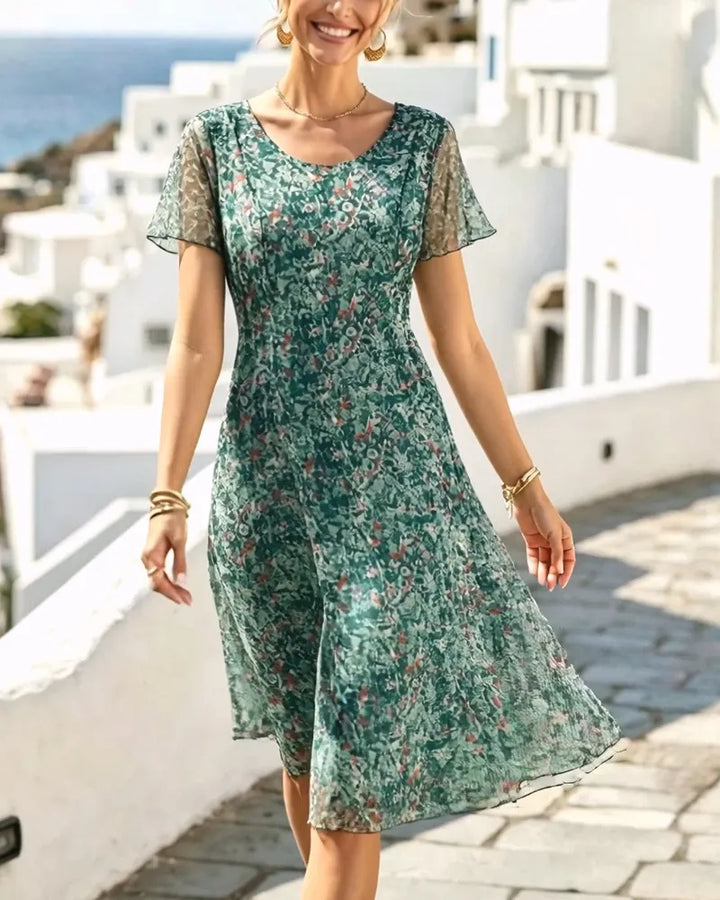Vestido casual floral, ligero, con corte A y mangas cortas. Imprescindible para vacaciones de verano.