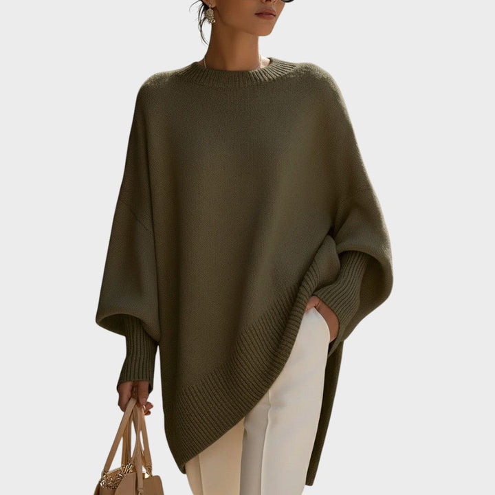 Capa de punto oversize con diseño asimétrico y cuello redondo para mujer.