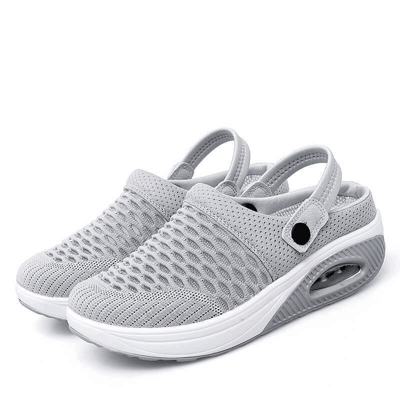 Detalle de zapatillas ortopédicas de mujer con suela de amortiguación de aire, ideales para confort al caminar.