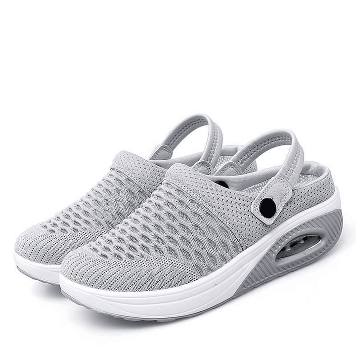 Detalle de zapatillas ortopédicas de mujer con suela de amortiguación de aire, ideales para confort al caminar.