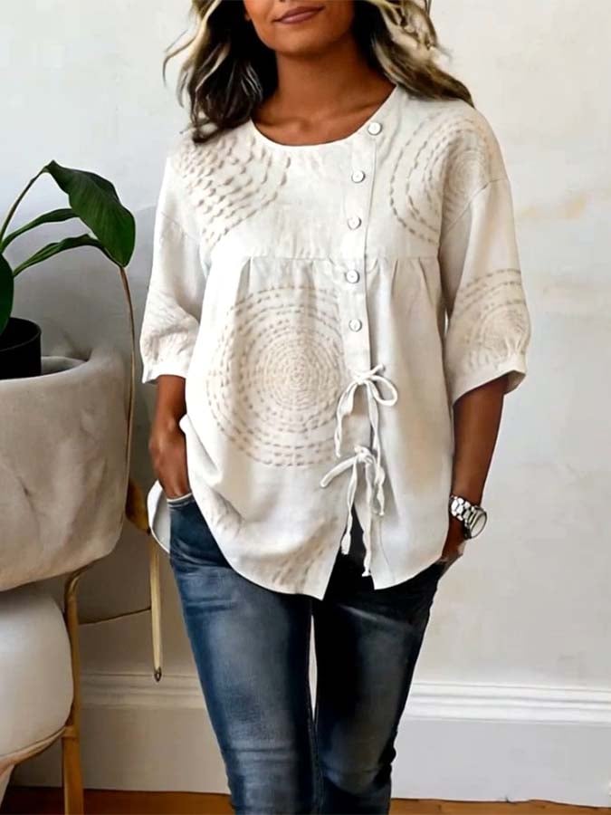 Prenda ligera: camisa de mujer estampada con botones. Perfecta para un estilo cómodo y moderno.