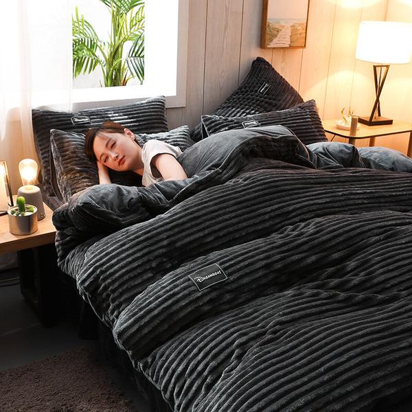 Funda de edredón elegante para dormitorio. Juego de cama cálido y confortable para el invierno.