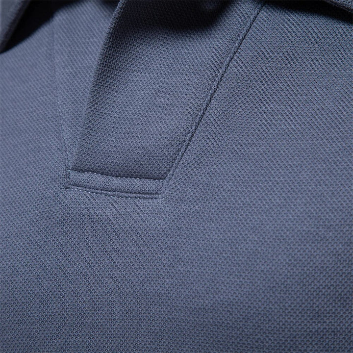 Camisa de hombre casual con botones y manga larga. Tejido cómodo para moda masculina y atuendos diarios.