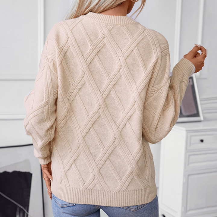 Suéter de mujer con patrón trenzado, cómodo y chic. Aporta calidez y estilo sofisticado en invierno.