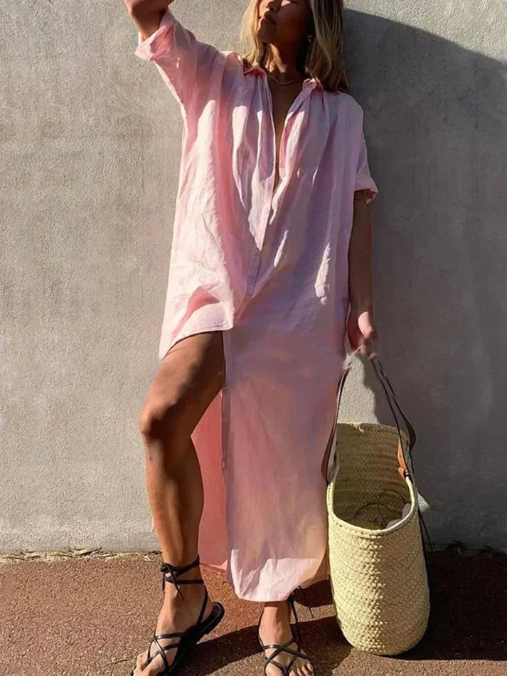 Elegante vestido de verano casual para mujer, diseño camisero rosa y blanco, ideal para días frescos.