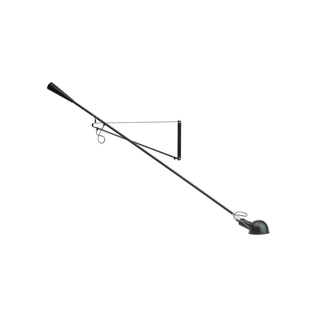Aplique de pared industrial negro ajustable, ideal para iluminación moderna de dormitorio.