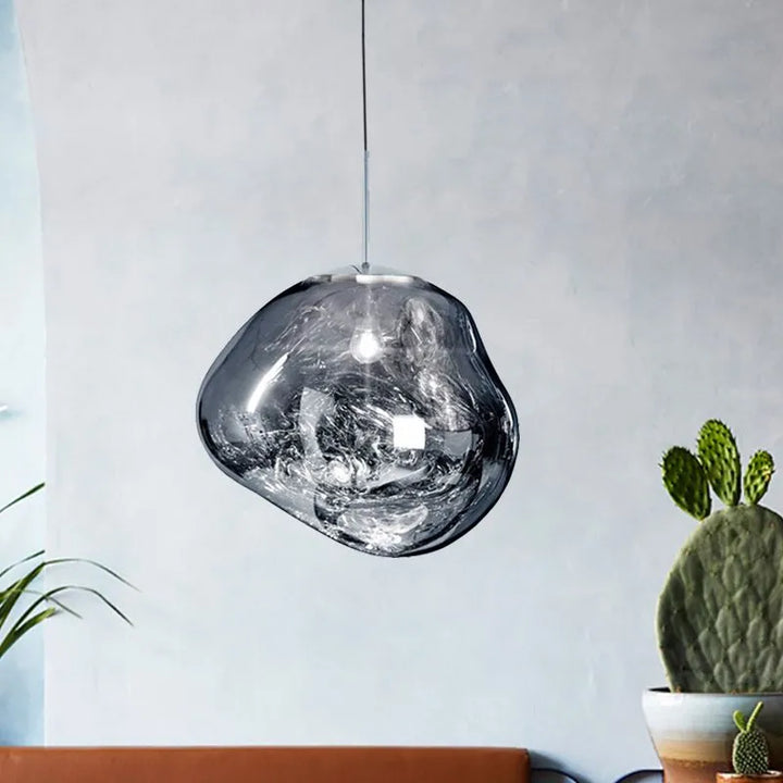 Iluminación colgante moderna con efecto lava, realza tu decoración interior. Lámpara de diseño para un hogar con estilo.