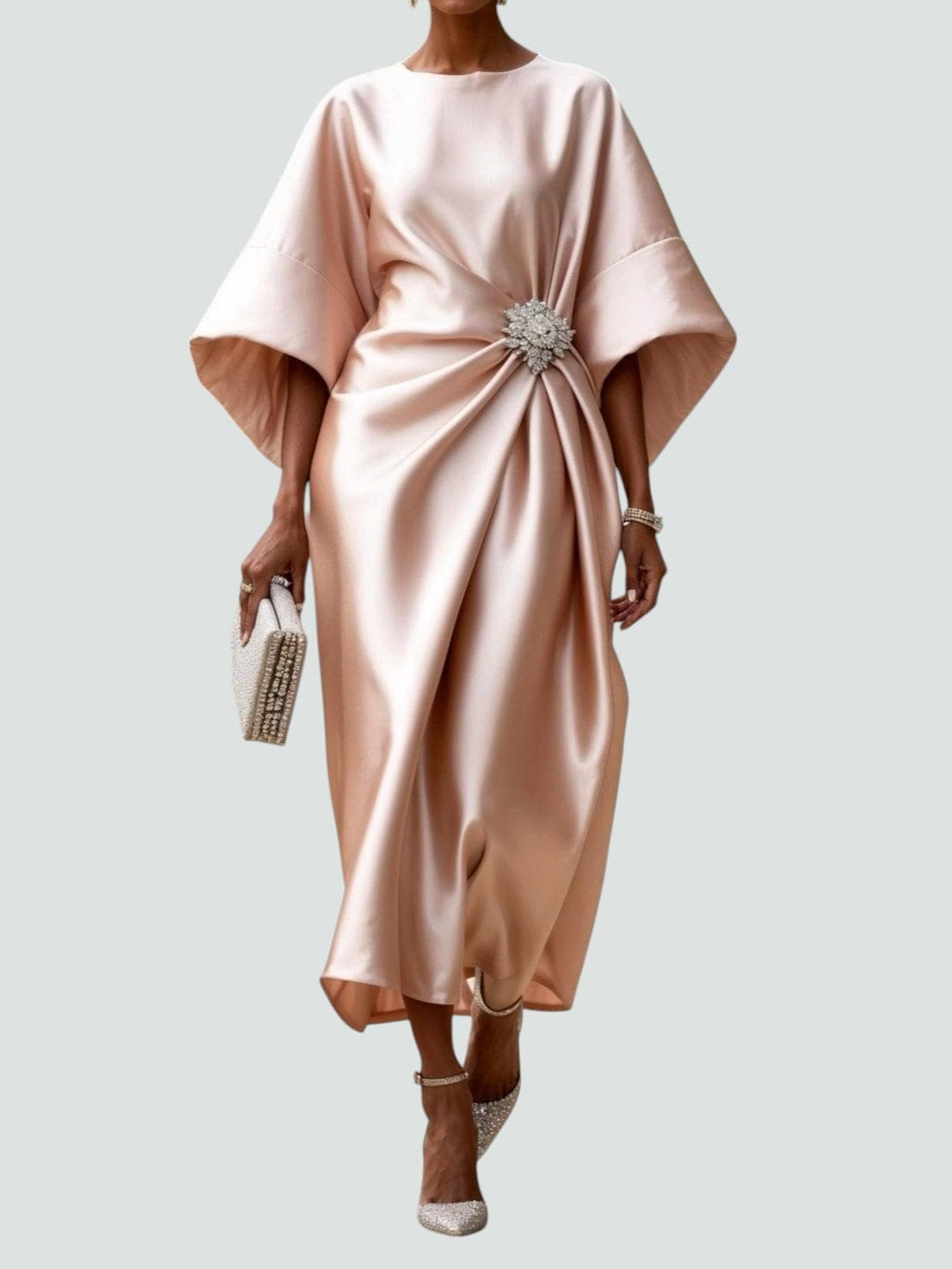 Mujer con vestido elegante y sofisticado para fiesta. Ideal para ocasiones especiales, celebraciones y noches de gala.