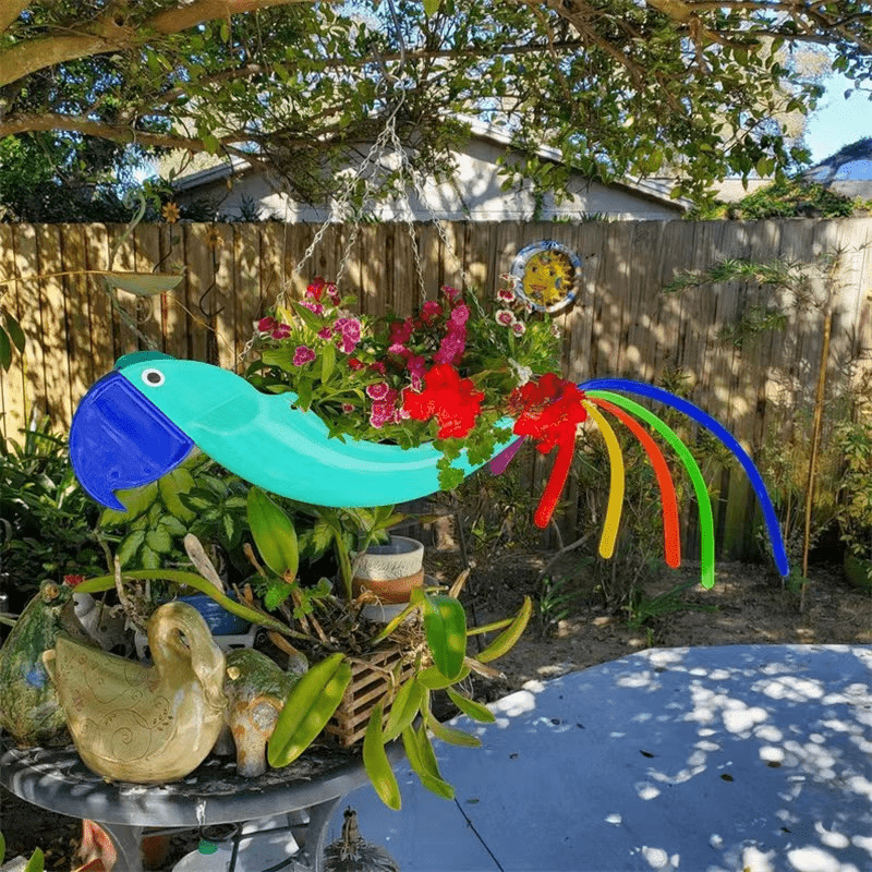 Pareja de flamencos decorativos para jardín. Figuras de aves coloridas para embellecer cualquier patio.