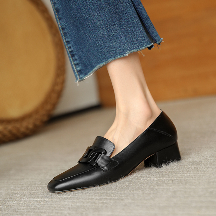 Zapatos de mujer negros, ideales para un estilo clásico, cómodo y versátil en primavera-verano.