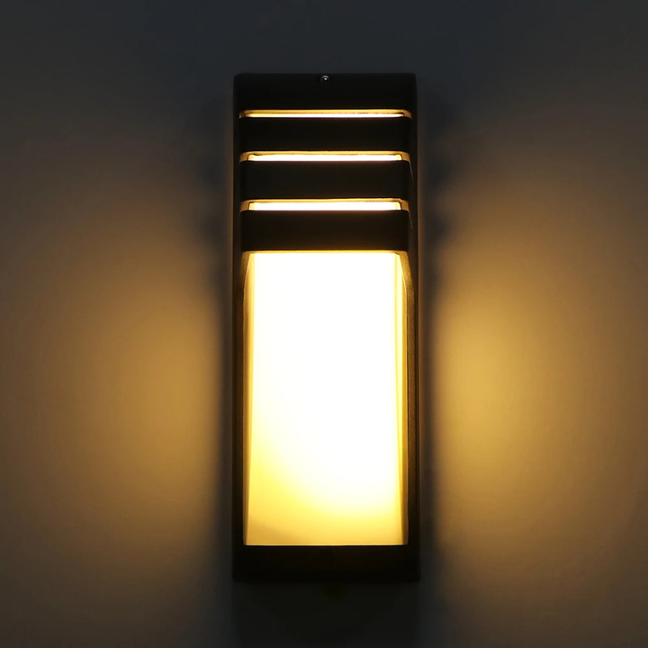 Aplique de pared LED para patio, con sensor de movimiento y luz blanca.