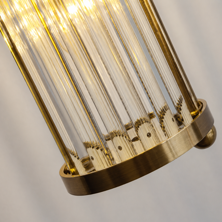 Eficiencia energética y estilo: aplique LED dorado para baños modernos.