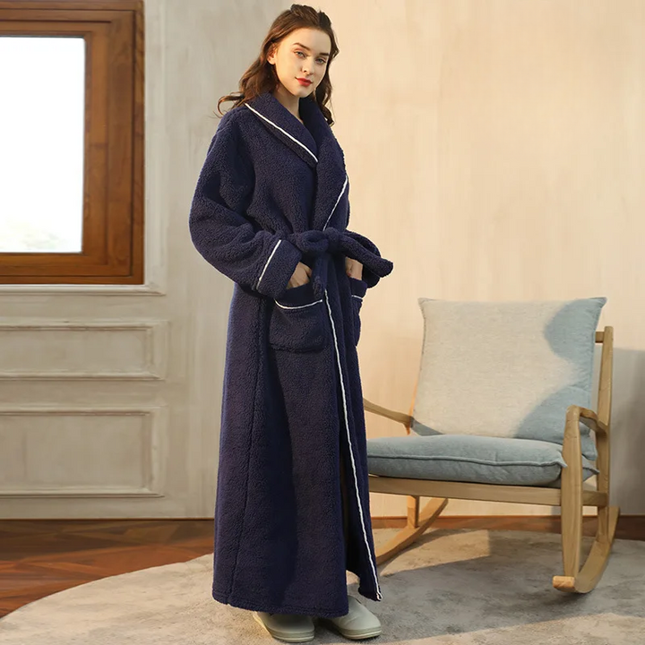 Cálida bata de franela para hombre y mujer, perfecta para el invierno y la comodidad.