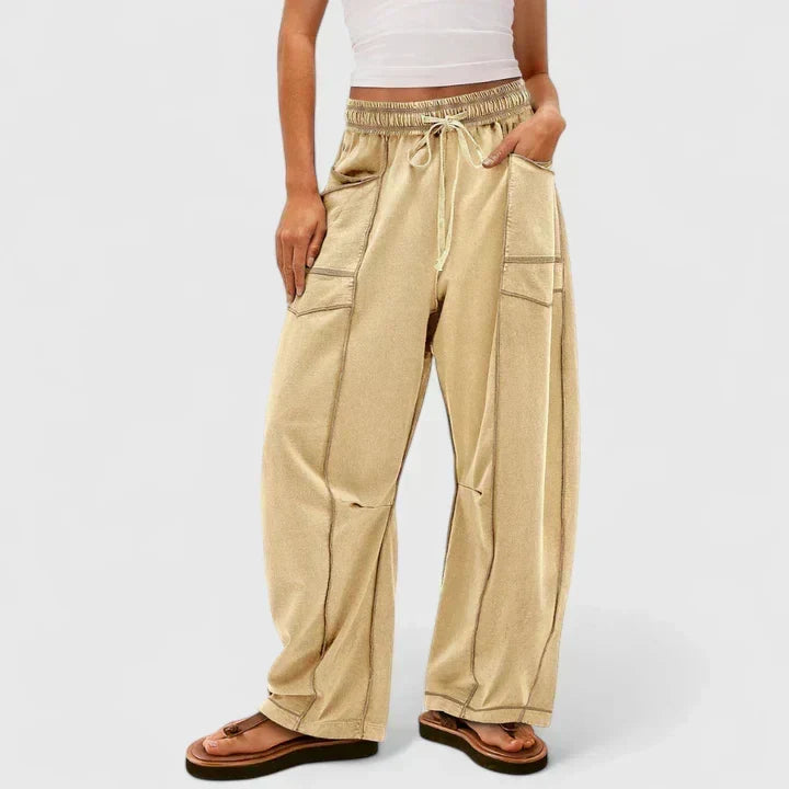 Pantalón holgado de mujer, diseño baggy con pierna ancha. Ofrece máxima comodidad y moda femenina urbana.