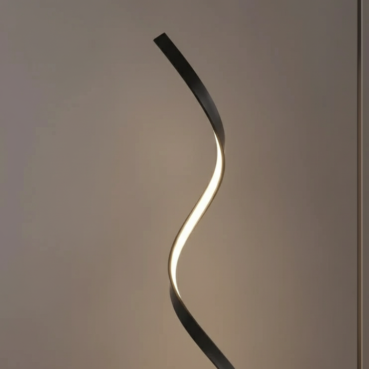 Lámpara de pie LED regulable, estilo espiral moderno para iluminación de ambiente.