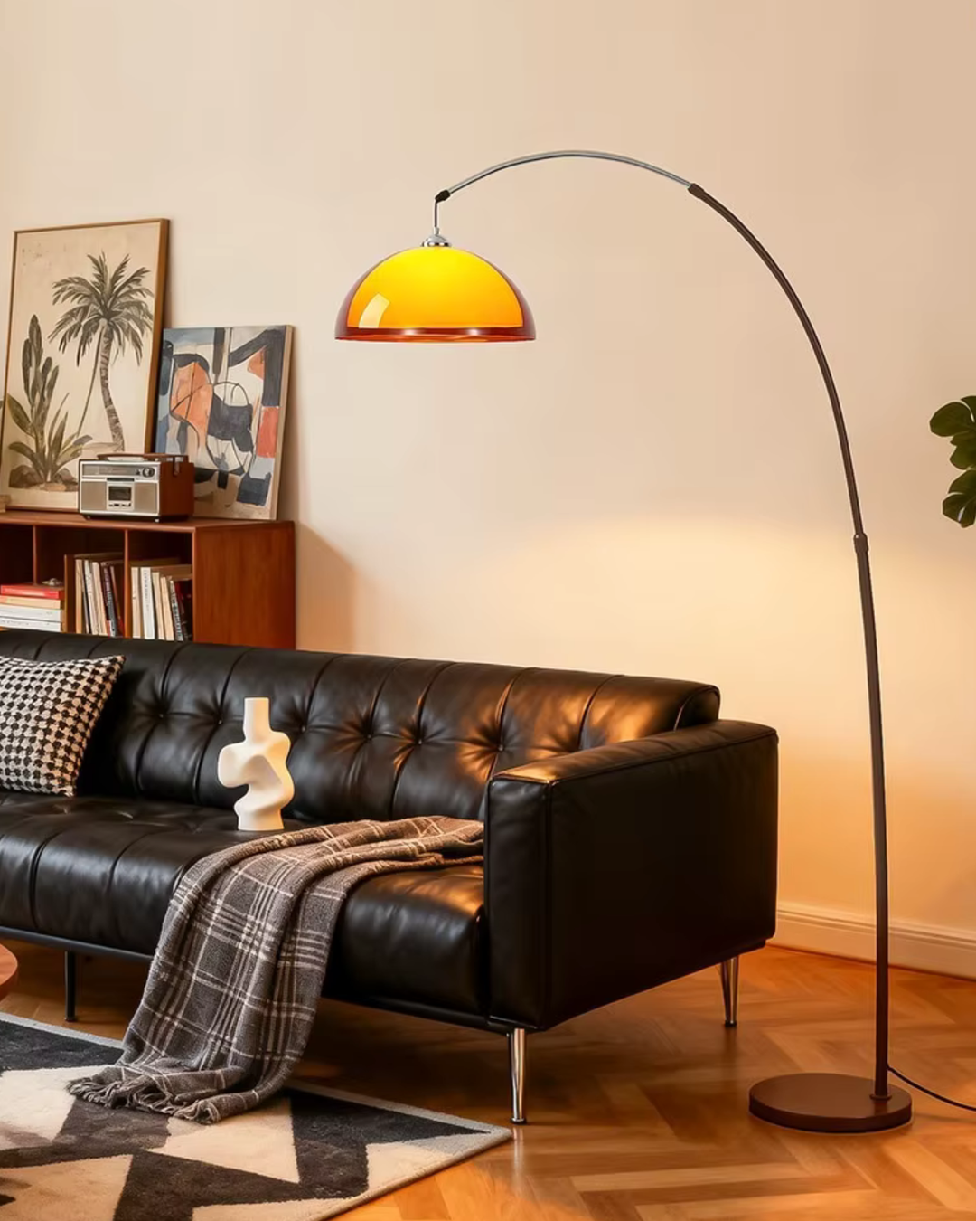 Estilo contemporáneo: Lámpara de pie arqueada Ventoro, pieza clave en la iluminación de tu sala.
