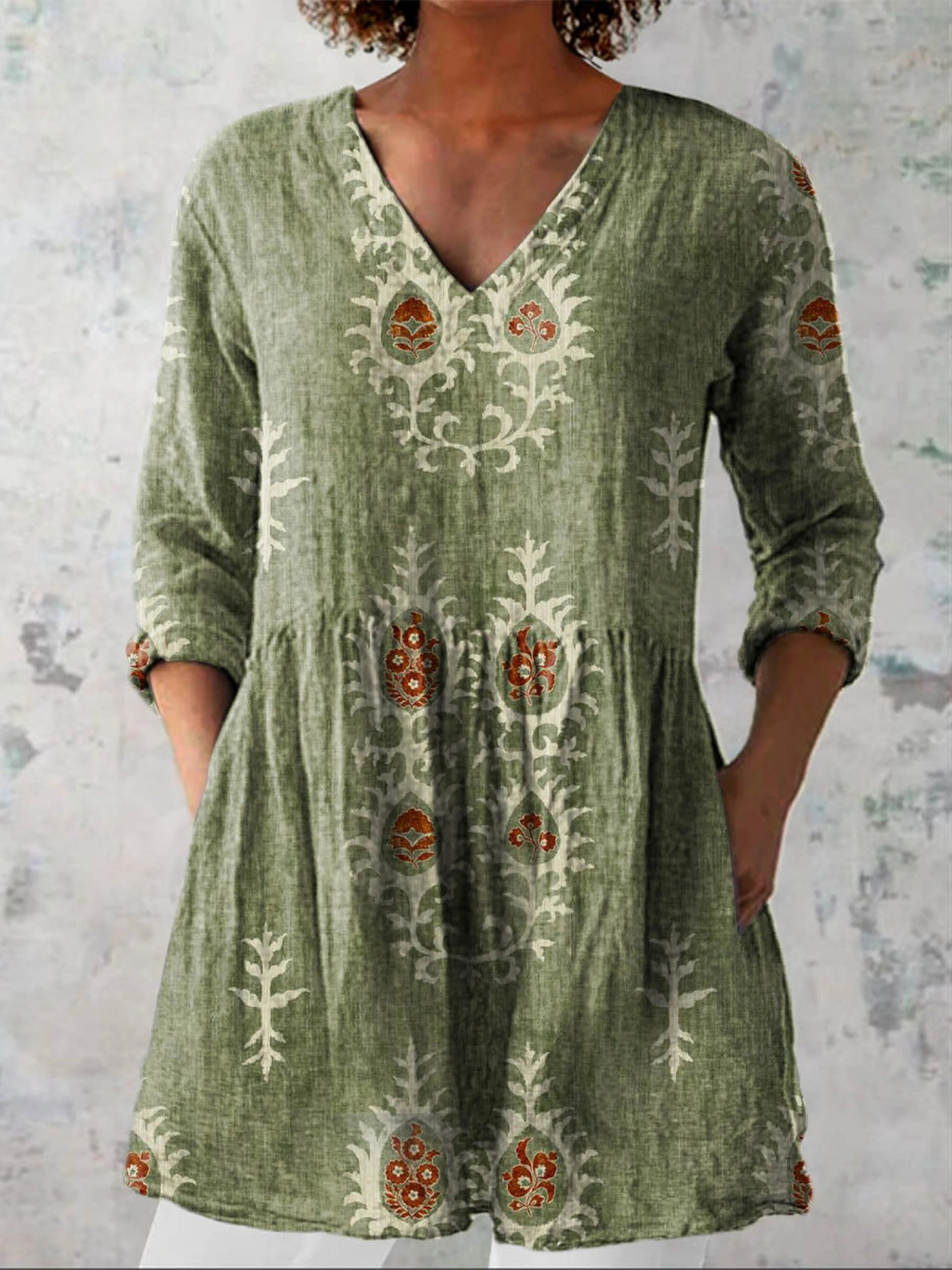 Camisa larga vintage de cuello V para mujer, fluida, estampado elegante, ideal verano casual.