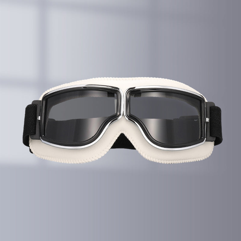 Conducción segura con gafas vintage para moto, un accesorio esencial con estilo retro.