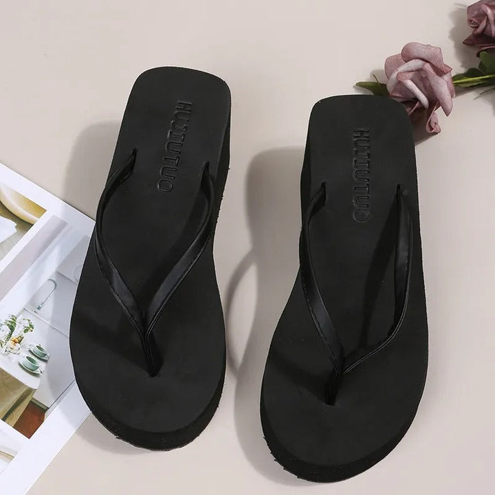 Chanclas de mujer con cuña para estilo playa, sandalias de verano cómodas y minimalistas.