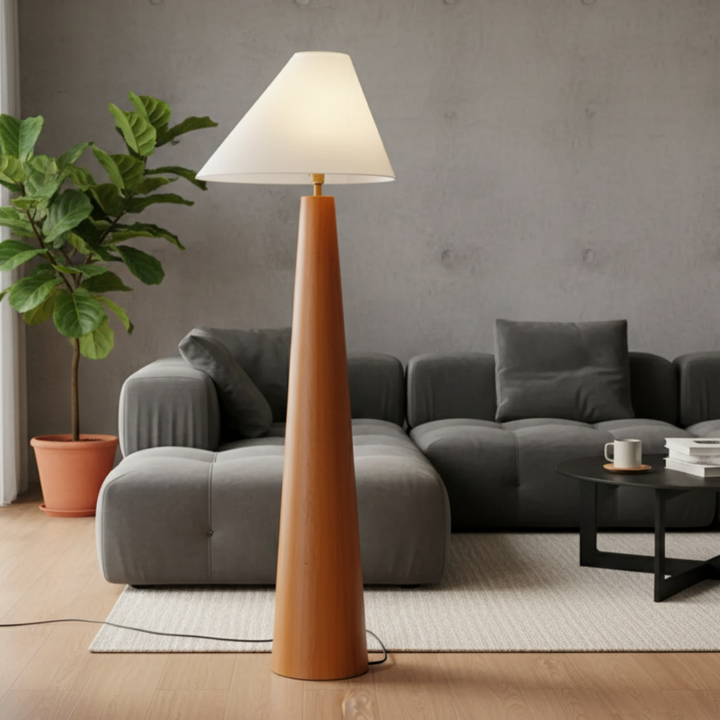 Lámpara de suelo moderna con pantalla asimétrica, ideal para decoración del hogar.