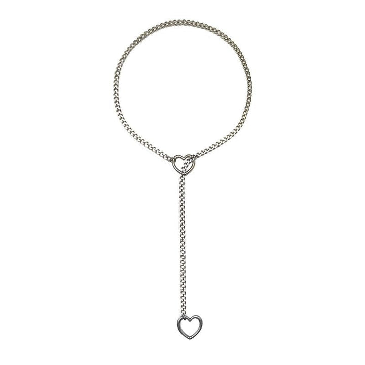 Collar de declaración gótico punk con corazón para mujer. Joyería audaz de estilo alternativo, accesorio de moda impactante.