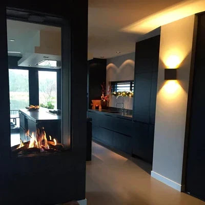 Lámpara de pared LED con luz cálida ajustable, perfecta para crear ambientes acogedores y decorar el hogar.
