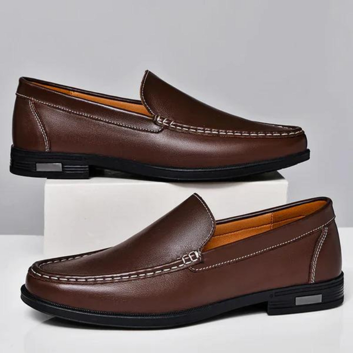 Calzado de cuero suave, mocasines italianos para hombre, confort y durabilidad.