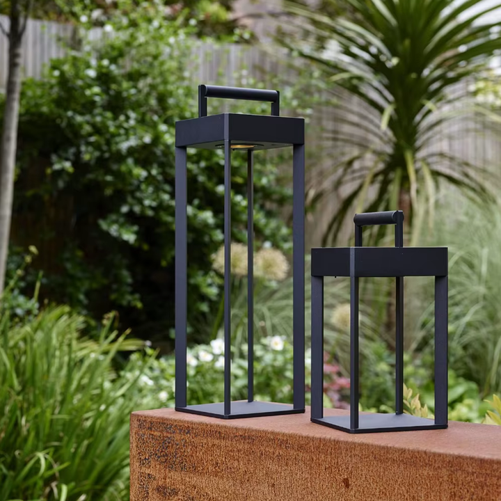 Lámpara solar LED versátil para jardín, patio, impermeable y fácilmente controlable a distancia.