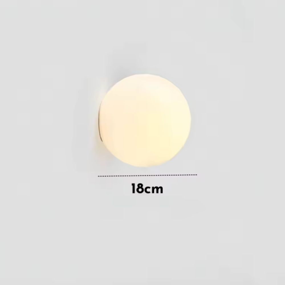 Diseño moderno de pared, aplique con esfera para iluminación suave y decoración contemporánea.