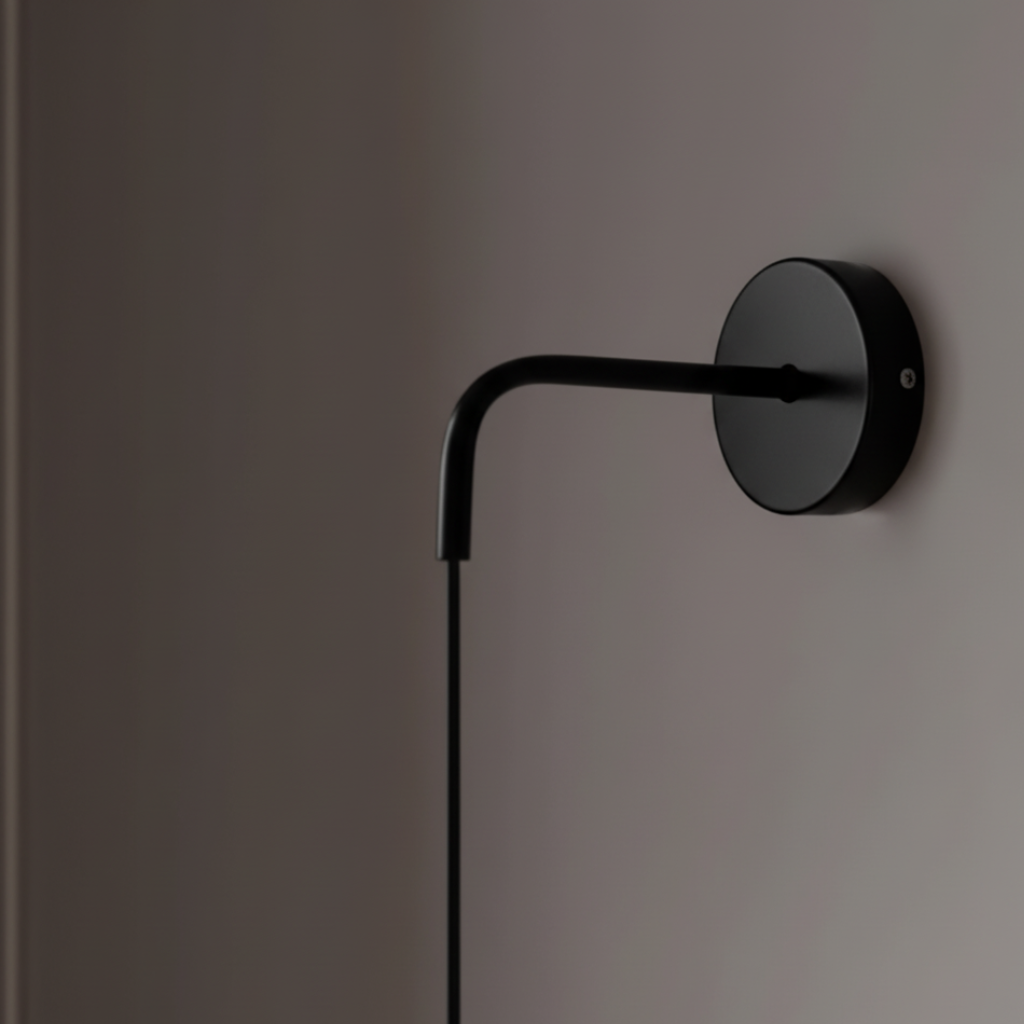 Aplique de pared LED moderno con detalles de cristal, ideal para iluminación decorativa del hogar.